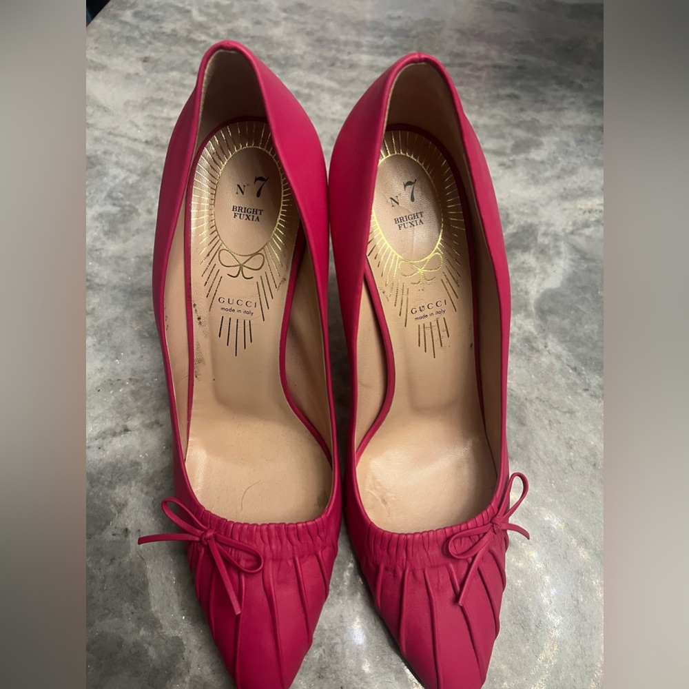 Gucci Hot Pink Heels. New condition.